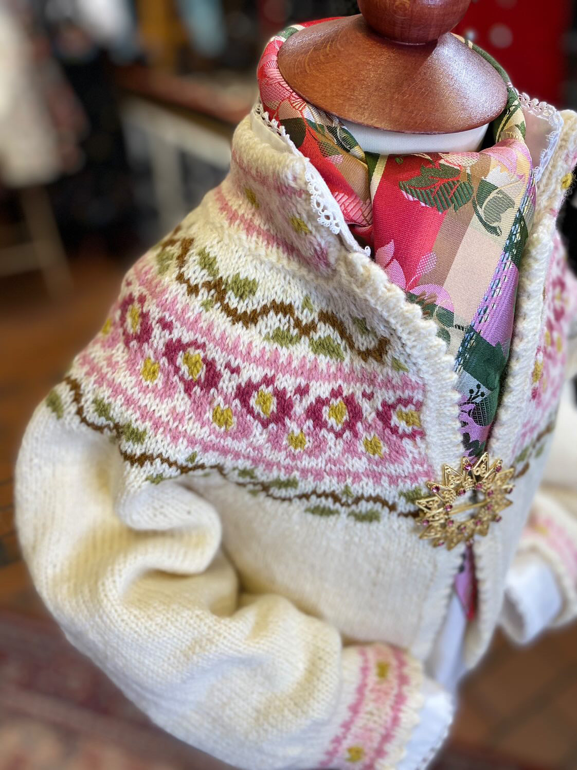 BUNADSTRIKK HEFTE Iben tilpasset barnebunad/drakt med blomsterbroderier