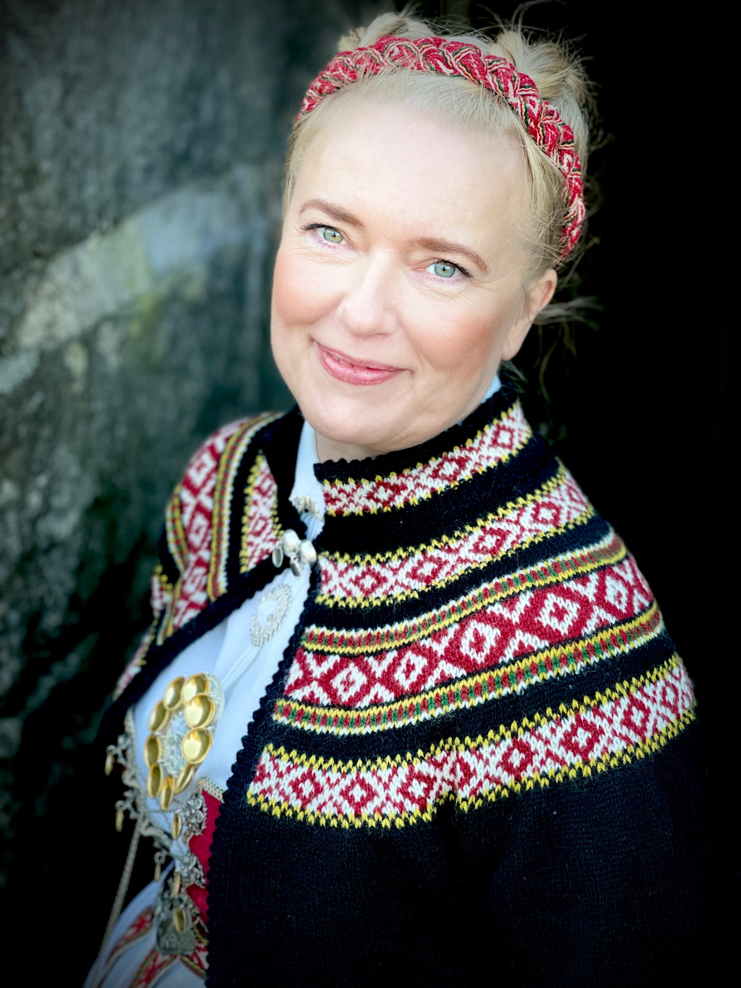 Utstillingsjakke selges, modell Anita tilpasset Åmlibunad