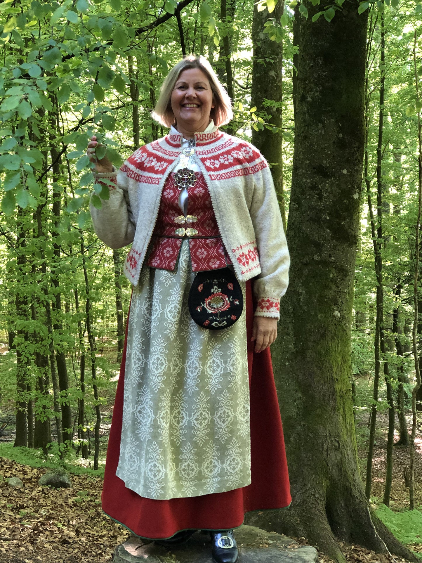 Kirsti (Digital) tilpasset Trønderbunaden