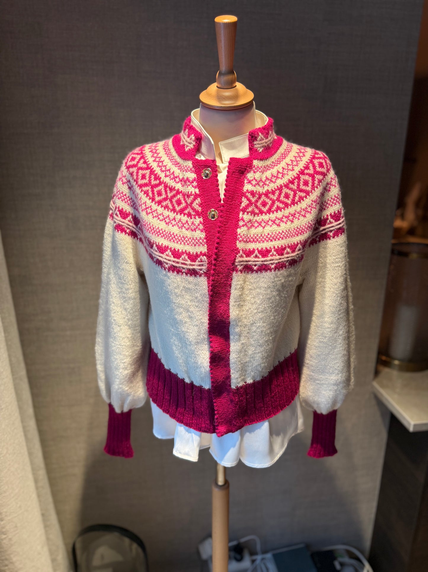 Utstillingsjakke selges, modell Frøy " Rosa hverdagsjakke"