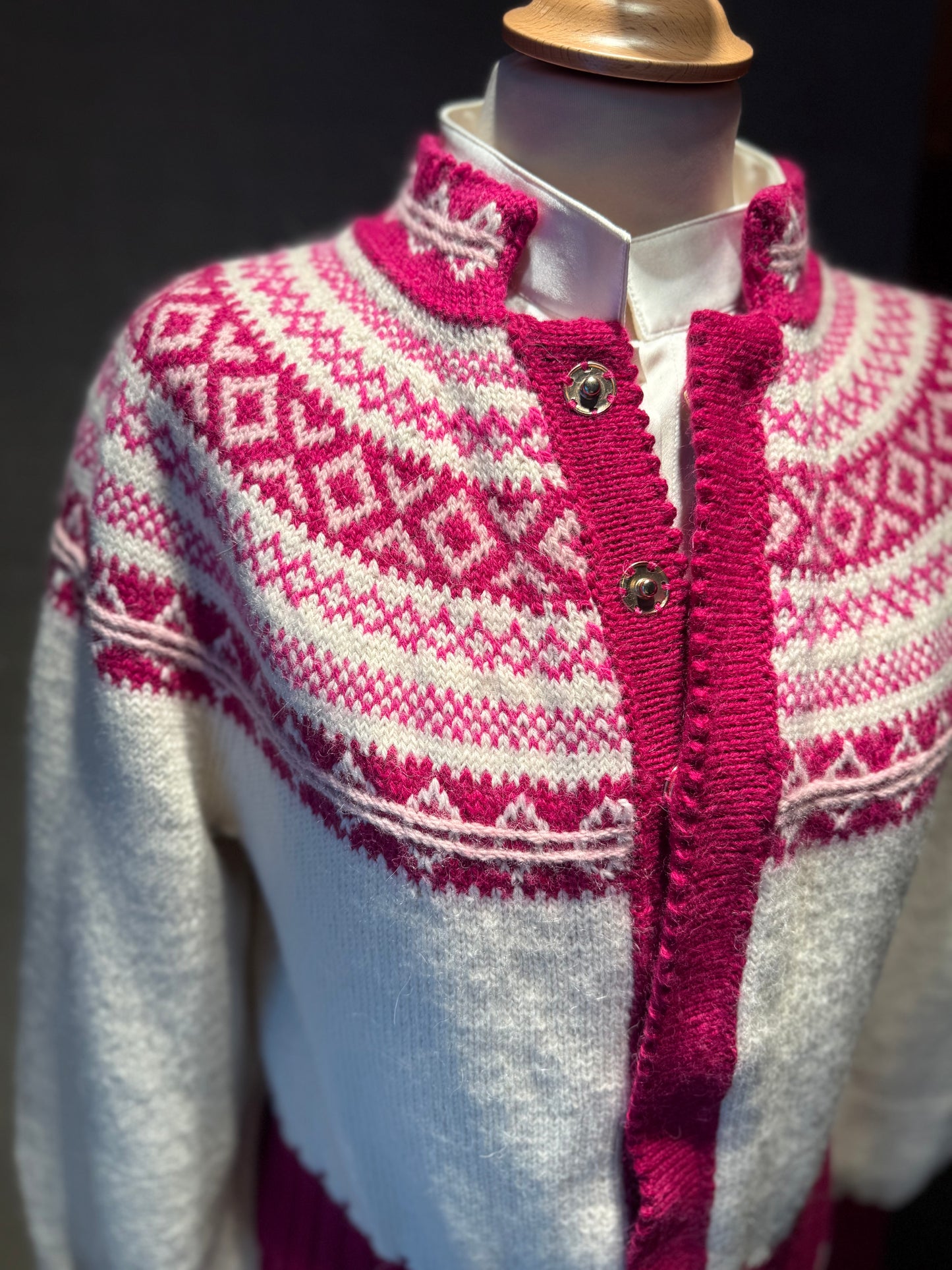 Utstillingsjakke selges, modell Frøy " Rosa hverdagsjakke"