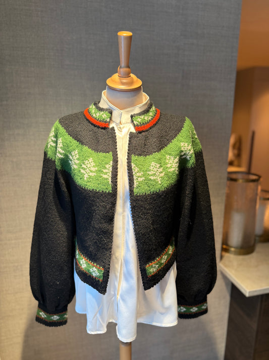 Utstillingsjakke selges, modell Elisabeth tilpasset Østfoldbunaden