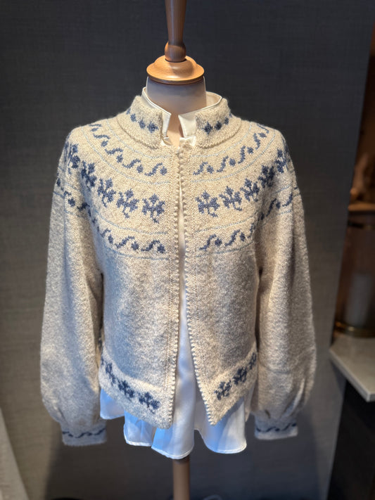 Utstillingsjakke selges, modell Maj Britt tilpasset Nord-Trønderbunad