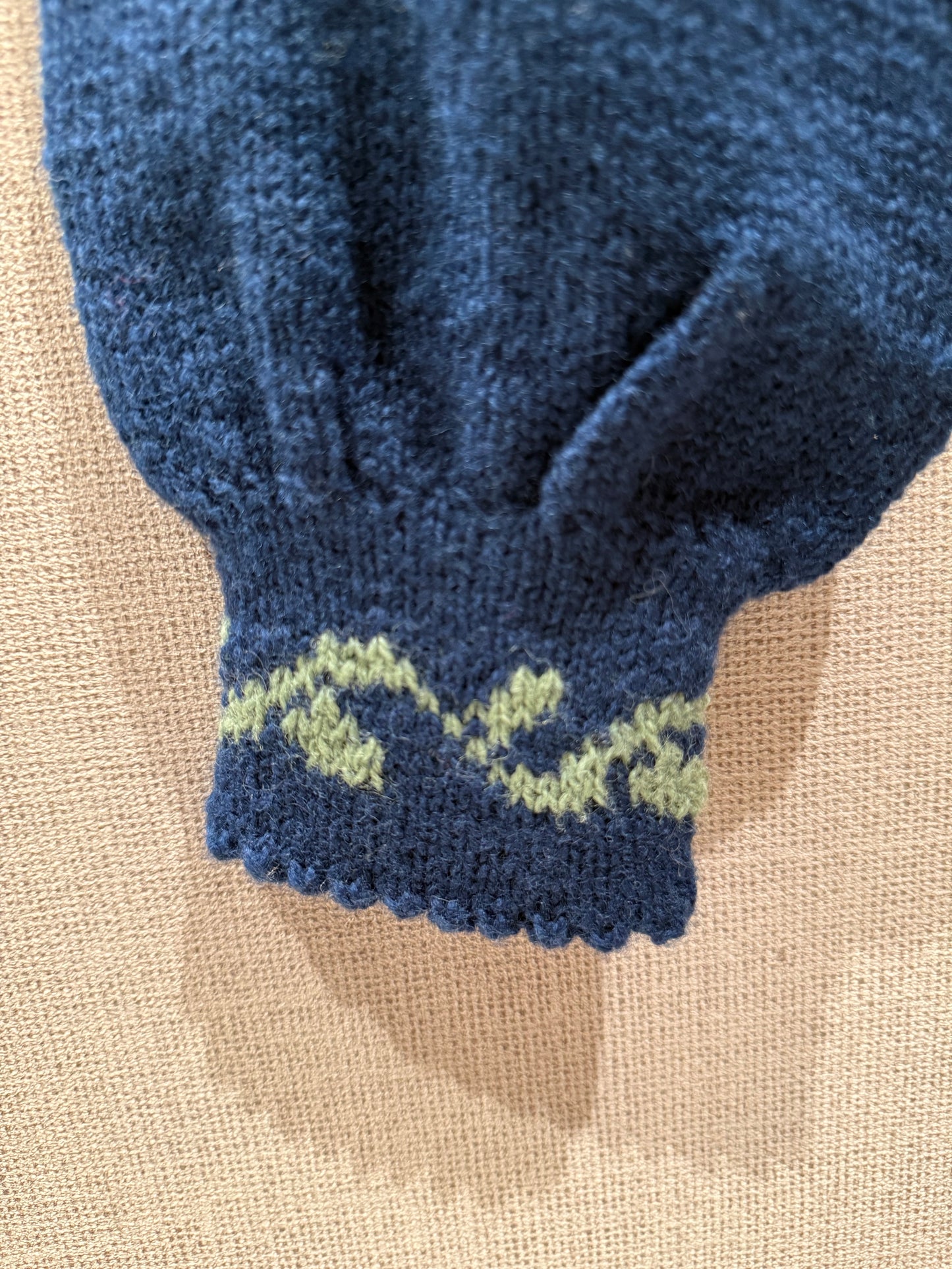 Utstillingsjakke selges, modell Ada tilpasset barnebunad fra Nordland