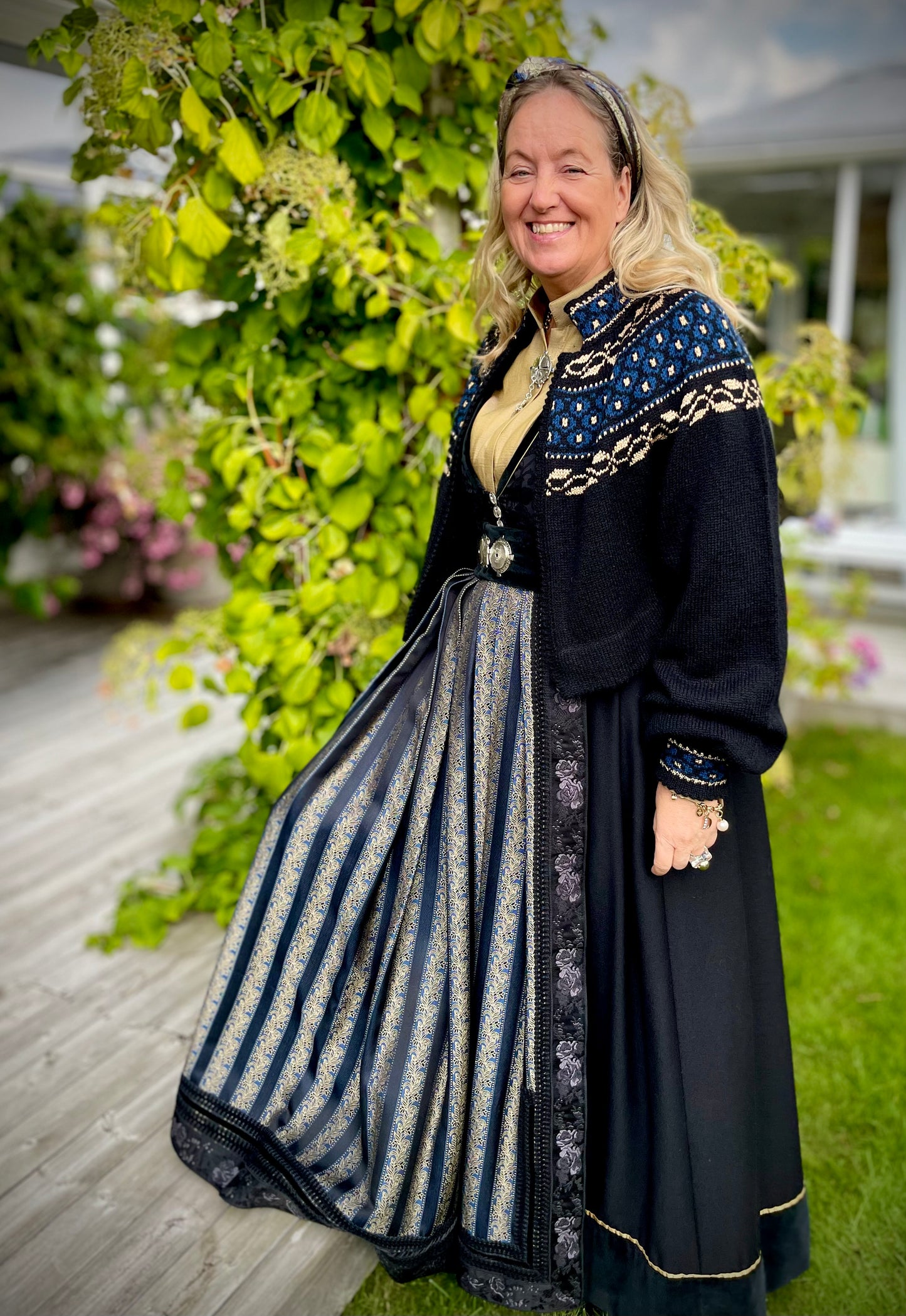 Utstillingsjakke selges, modell Maren tilpasset Oslo Jubileumsdrakt