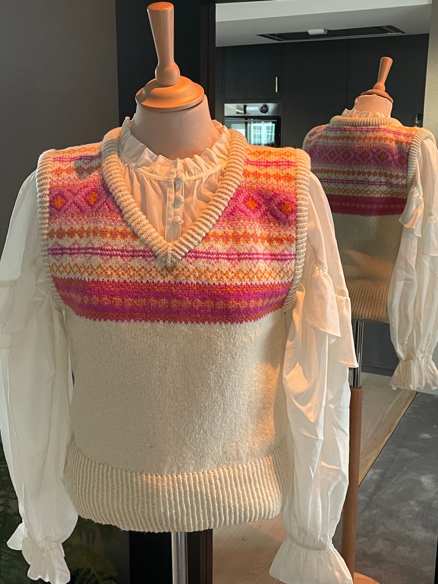 Utstillingsvest selges, modell Frøy i glade farger