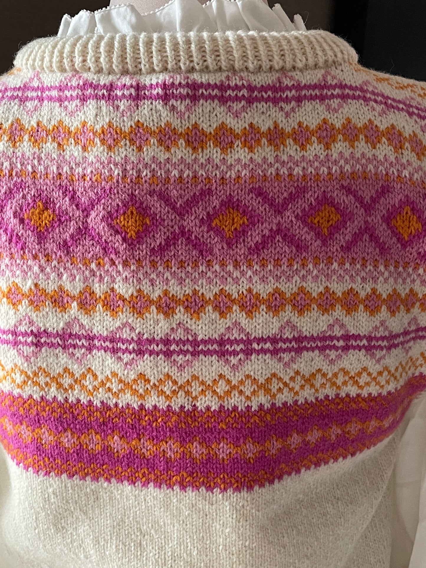 Utstillingsvest selges, modell Frøy i glade farger