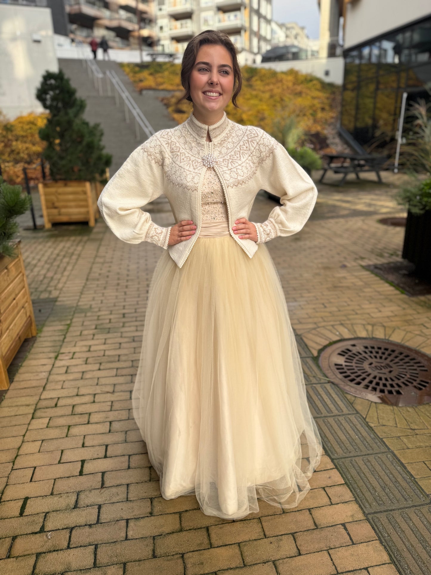 BUNADSTRIKK HEFTE Rose Festjakke