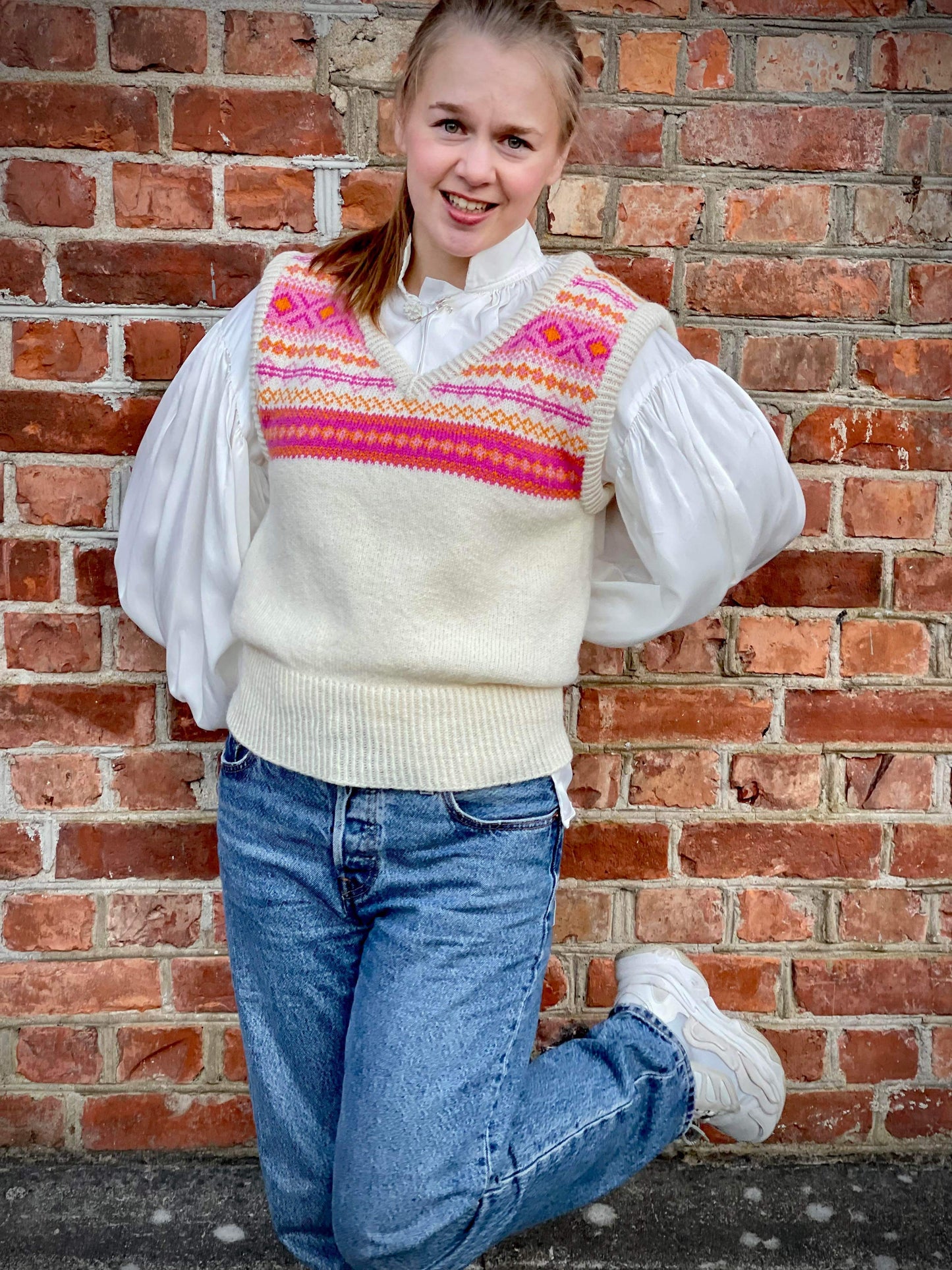 Utstillingsvest selges, modell Frøy i glade farger