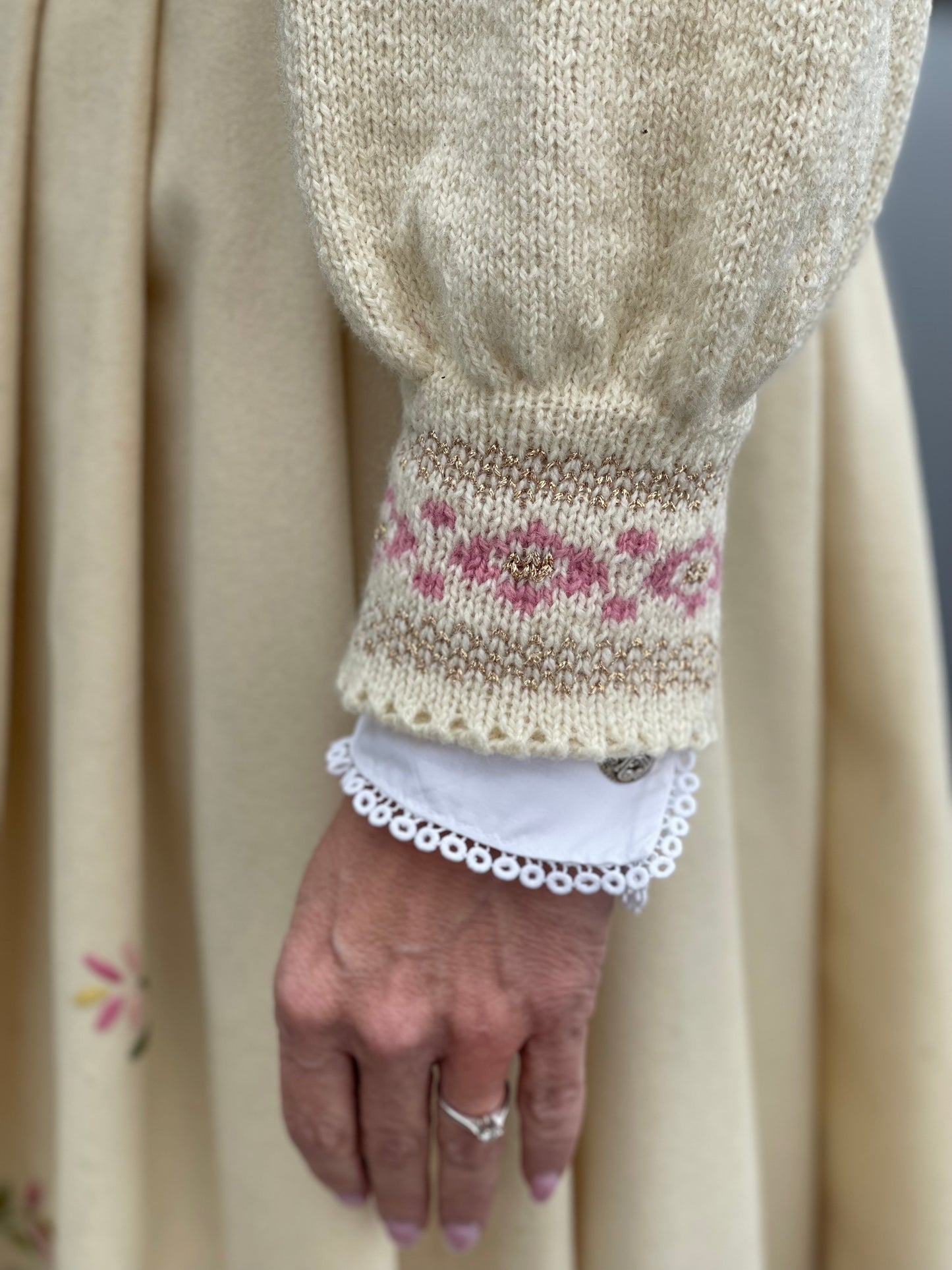 Ingrid (digital) ENGLISH edition, floral embroidery