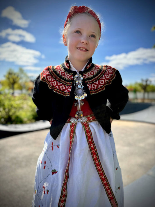 Frida (Digital) tilpasset Åmli barnebunad