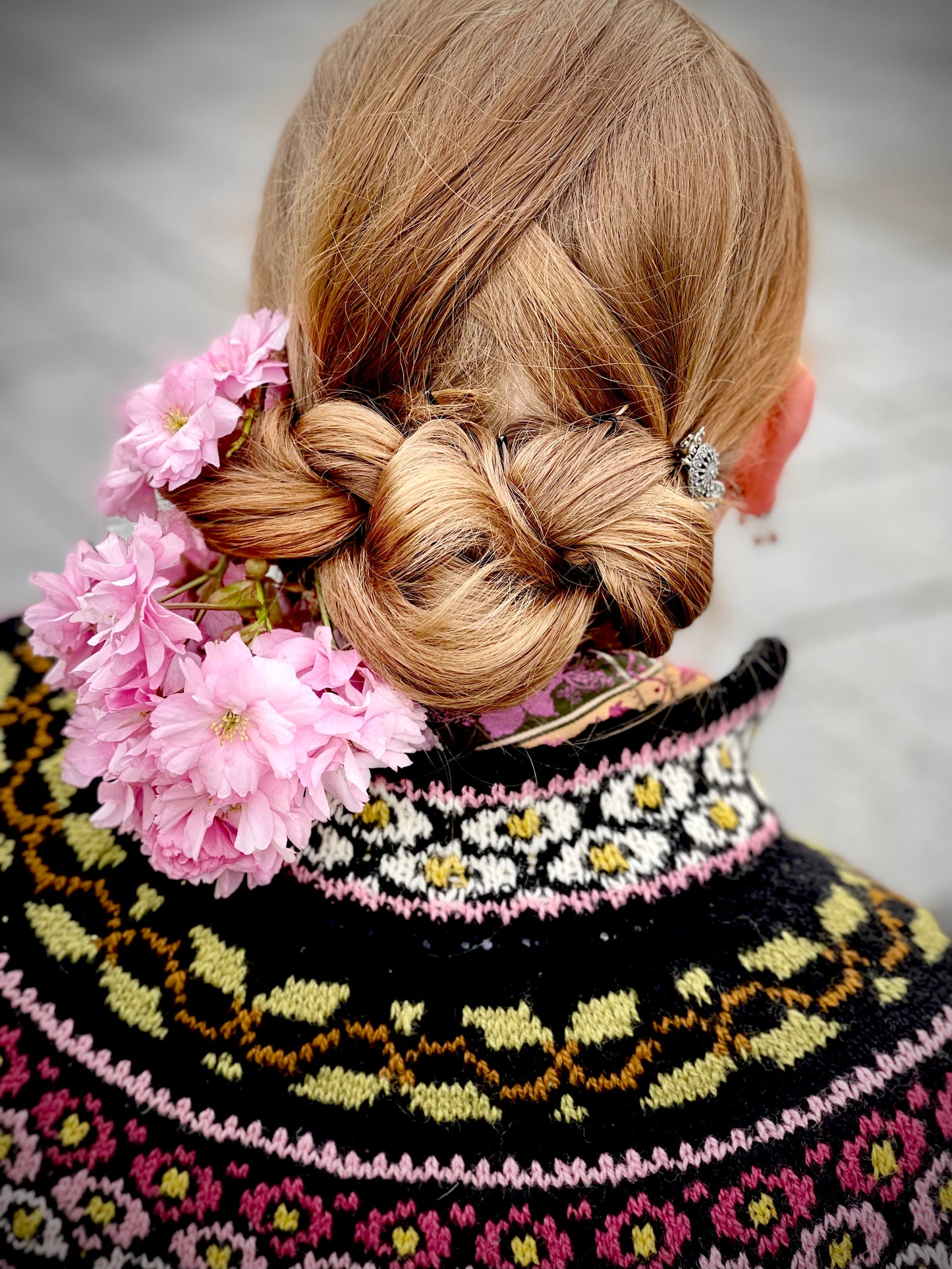 Maren (Pdf) tilpasset bunad/drakt med blomsterbroderier